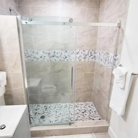 1-bedroom Apt-7b1 20-minuite To Downtown Apartment *