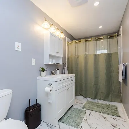 Cozy 3bd, 1ba In - Franklin Park Zoo, Common Apartment *