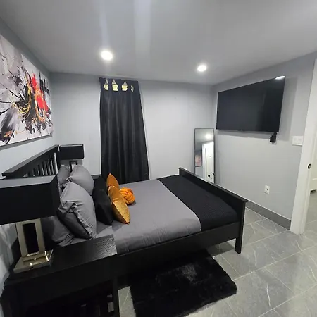 2br Lower Garden-level 20min Apartment *