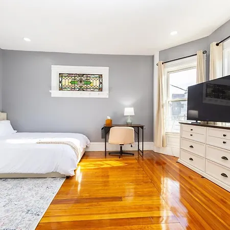 Elegant, Spacious 3bd, 1ba In Boston
