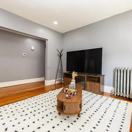 Elegant, Spacious 3bd, 1ba In Apartment Boston