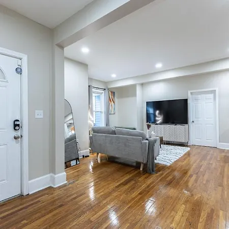 Apartment Cozy, Spacious Near Downtown *