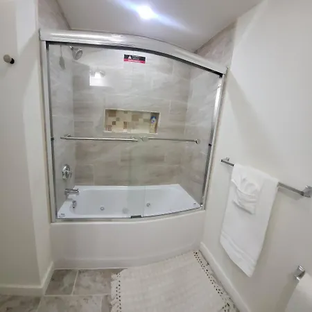 3-bedroom Apt-9w2 20-minuite To Downtown