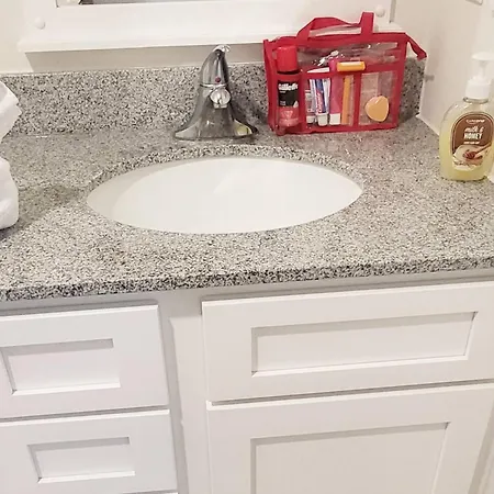 3-bedroom Apt-7b2 20-minuite To Downtown Apartment *