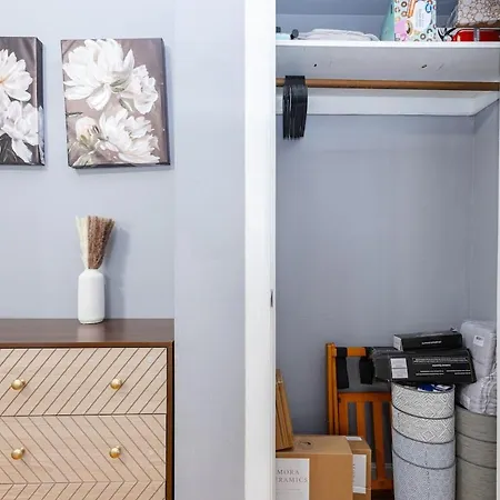 Elegant, Spacious 3bd, 1ba In Apartment Boston