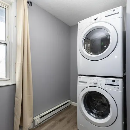 Elegant, Spacious 3bd, 1ba In