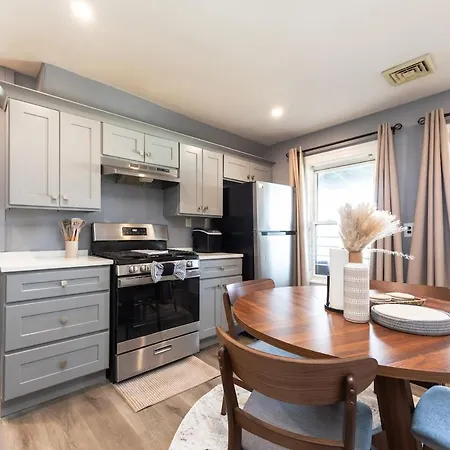 Cozy 3bd, 1ba In - Franklin Park Zoo, Common Apartment *