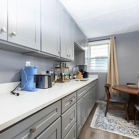 Elegant, Spacious 3bd, 1ba In