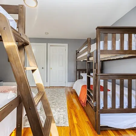 Cozy 3bd, 1ba In - Franklin Park Zoo, Common Apartment *