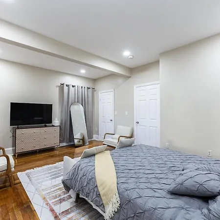 Apartment Cozy, Spacious Near Downtown
