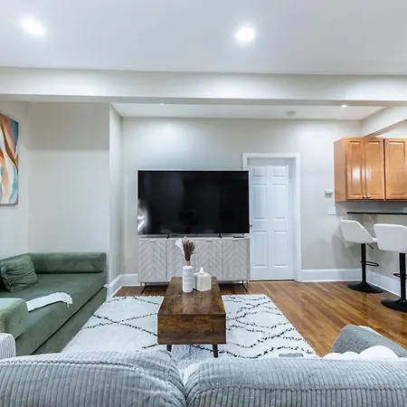 Cozy, Spacious Near Downtown *