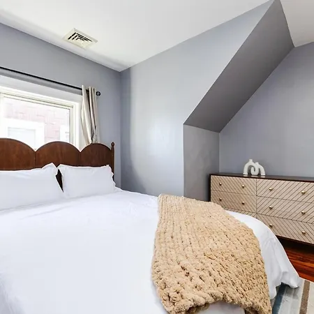 Cozy 3bd, 1ba In - Franklin Park Zoo, Common Apartment *