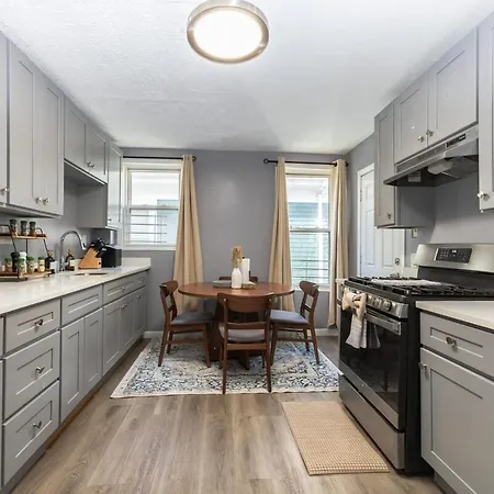 Elegant, Spacious 3bd, 1ba In *