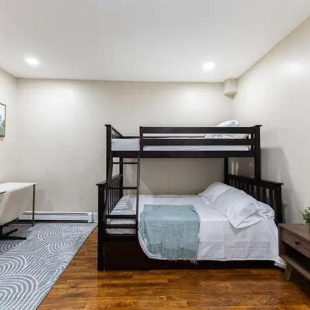 Cozy, Spacious Near Downtown *