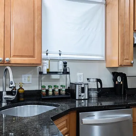 Apartment Cozy, Spacious Near Downtown *