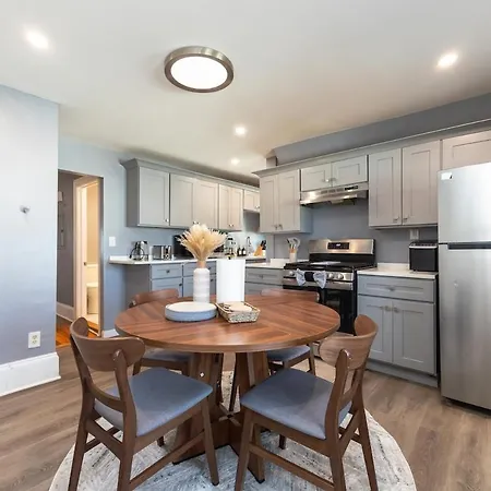 Cozy 3bd, 1ba In - Franklin Park Zoo, Common Apartment Boston