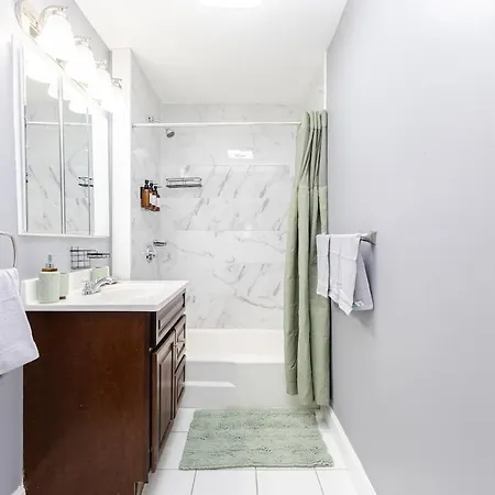 Apartment Elegant, Spacious 3bd, 1ba In