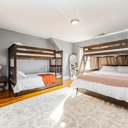 Cozy 3bd, 1ba In - Franklin Park Zoo, Common Apartment *