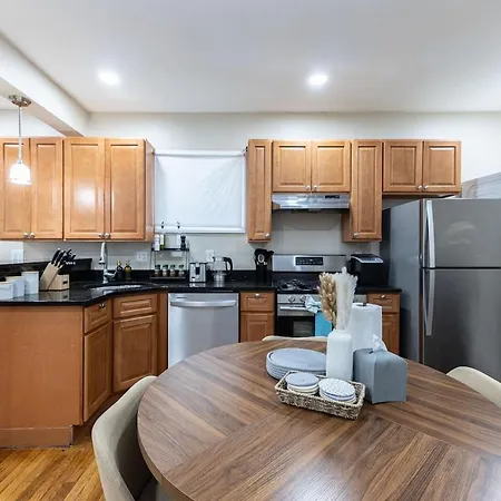 Cozy, Spacious Near Downtown * Boston