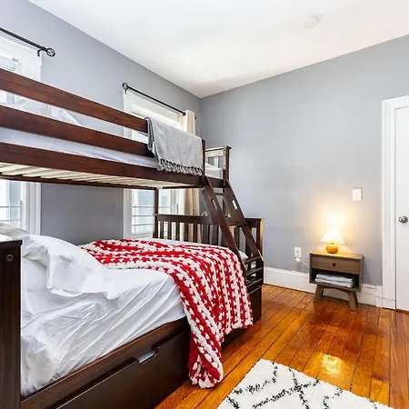 Elegant, Spacious 3bd, 1ba In Apartment Boston