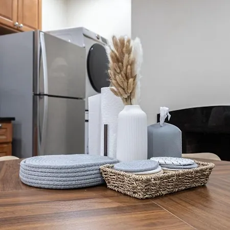 Cozy, Spacious Near Downtown Boston