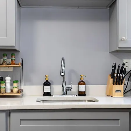 Elegant, Spacious 3bd, 1ba In