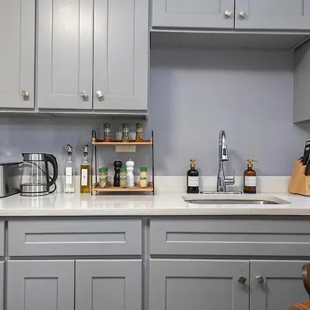 Apartment Elegant, Spacious 3bd, 1ba In