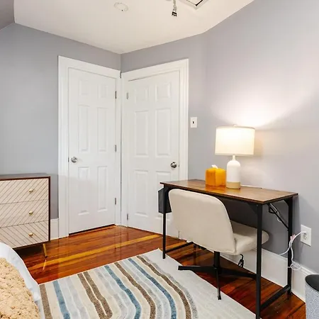 Cozy 3bd, 1ba In - Franklin Park Zoo, Common Apartment Boston
