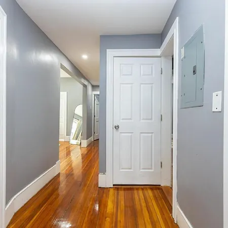 Apartment Elegant, Spacious 3bd, 1ba In *