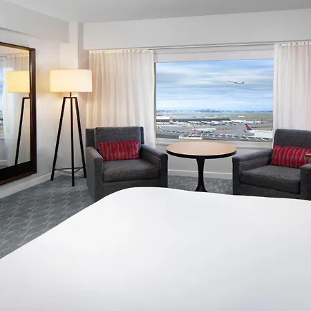 Hyatt Regency Harbor Hotel 4*