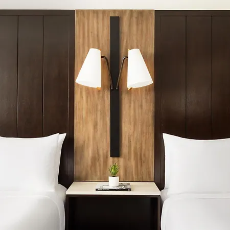 Hilton Back Bay 3*