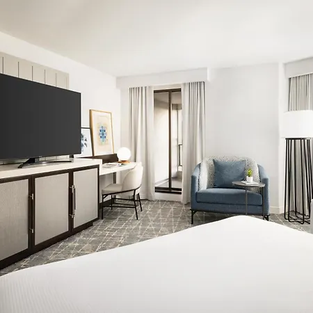 Hilton Back Bay 3*