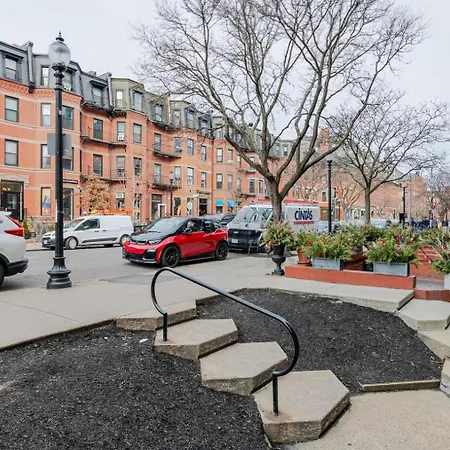 Back Bay 1br W Wd Nr Newbury St Bos-724 *