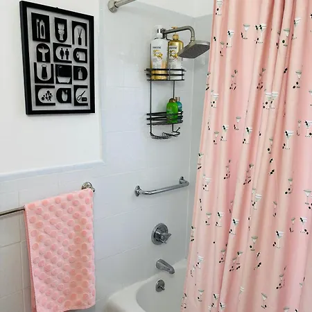 Private Bedroom Near Train&buses