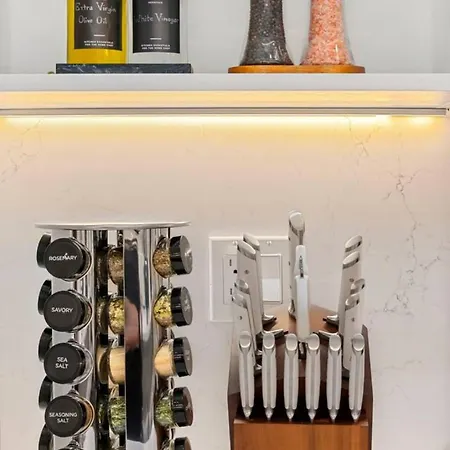 4br/4ba | Parking + Chef's Kitchen | Near Bu/bc Brookline
