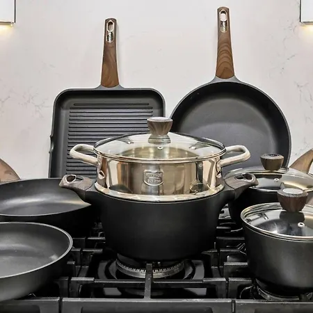 4br/4ba | Parking + Chef's Kitchen | Near Bu/bc Brookline