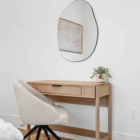 4br/4ba | Parking + Chef's Kitchen | Near Bu/bc Holiday home Brookline