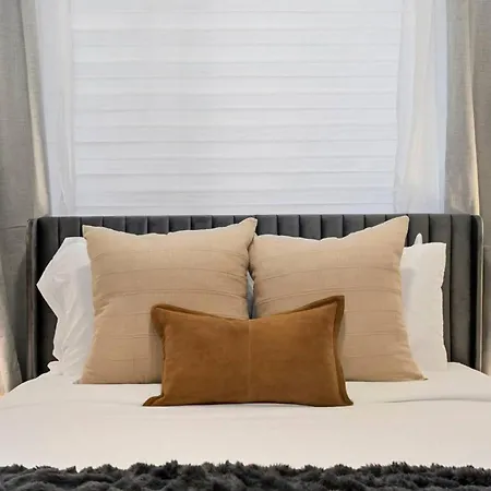 4br/4ba | Parking + Chef's Kitchen | Near Bu/bc Holiday home