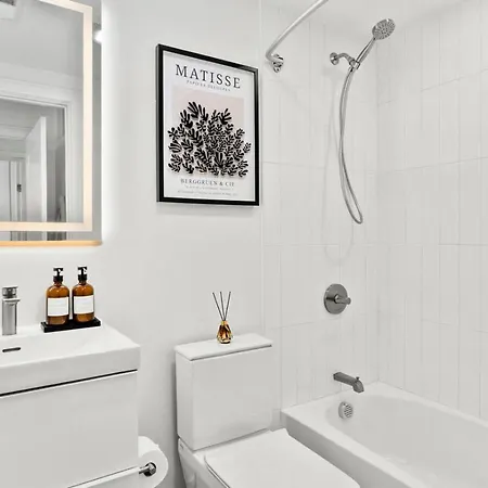 Holiday home 4br/4ba | Parking + Chef's Kitchen | Near Bu/bc Brookline