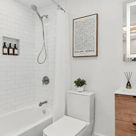4br/4ba | Parking + Chef's Kitchen | Near Bu/bc * Brookline