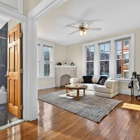 Charming 2br In Apartment *