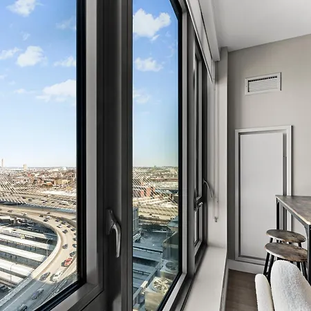 Beautiful Centrally Located 3 Bedroom Apartment Boston