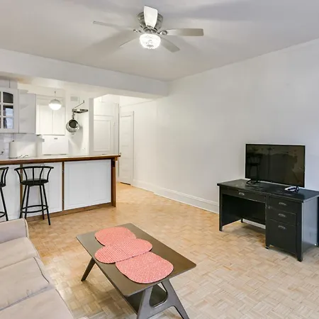 Walk To Common Bright With Rooftop Deck Apartment *