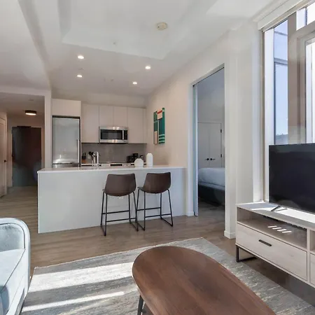 Luxury Modern Heart Of Seaport Apartment