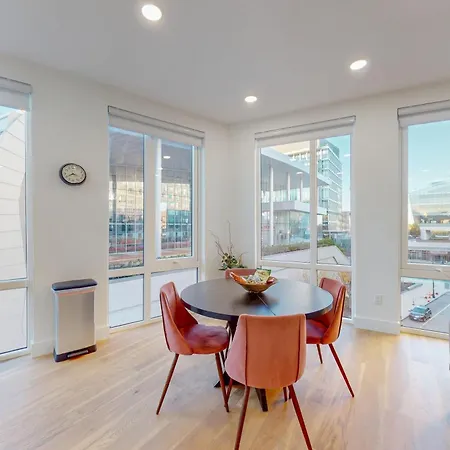 Luxury 2-bed At The Vera Rooftop Deck, Near Mbta Apartment *