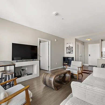 Beautiful Centrally Located 3 Bedroom * Boston