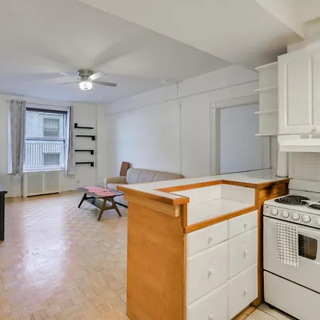 Apartment Walk To Common Bright With Rooftop Deck