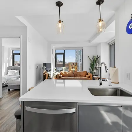 Modern 2br Prime Downtown Location