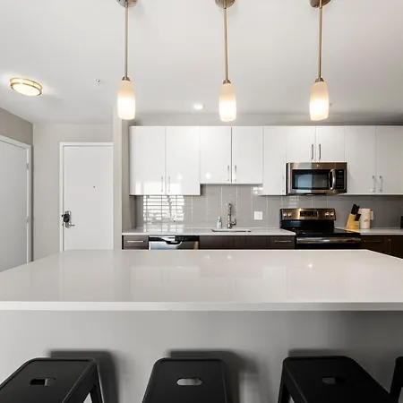 Beautiful Centrally Located 3 Bedroom Apartment Boston