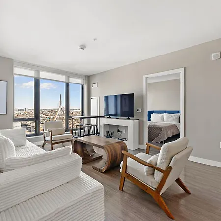 Beautiful Centrally Located 3 Bedroom Apartment *